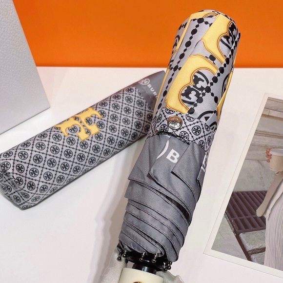 ❤️❤️❤️Tory Burch folding umbrella, grey/yellow/black NEW❤️❤️❤️ - Picture 3 of 12